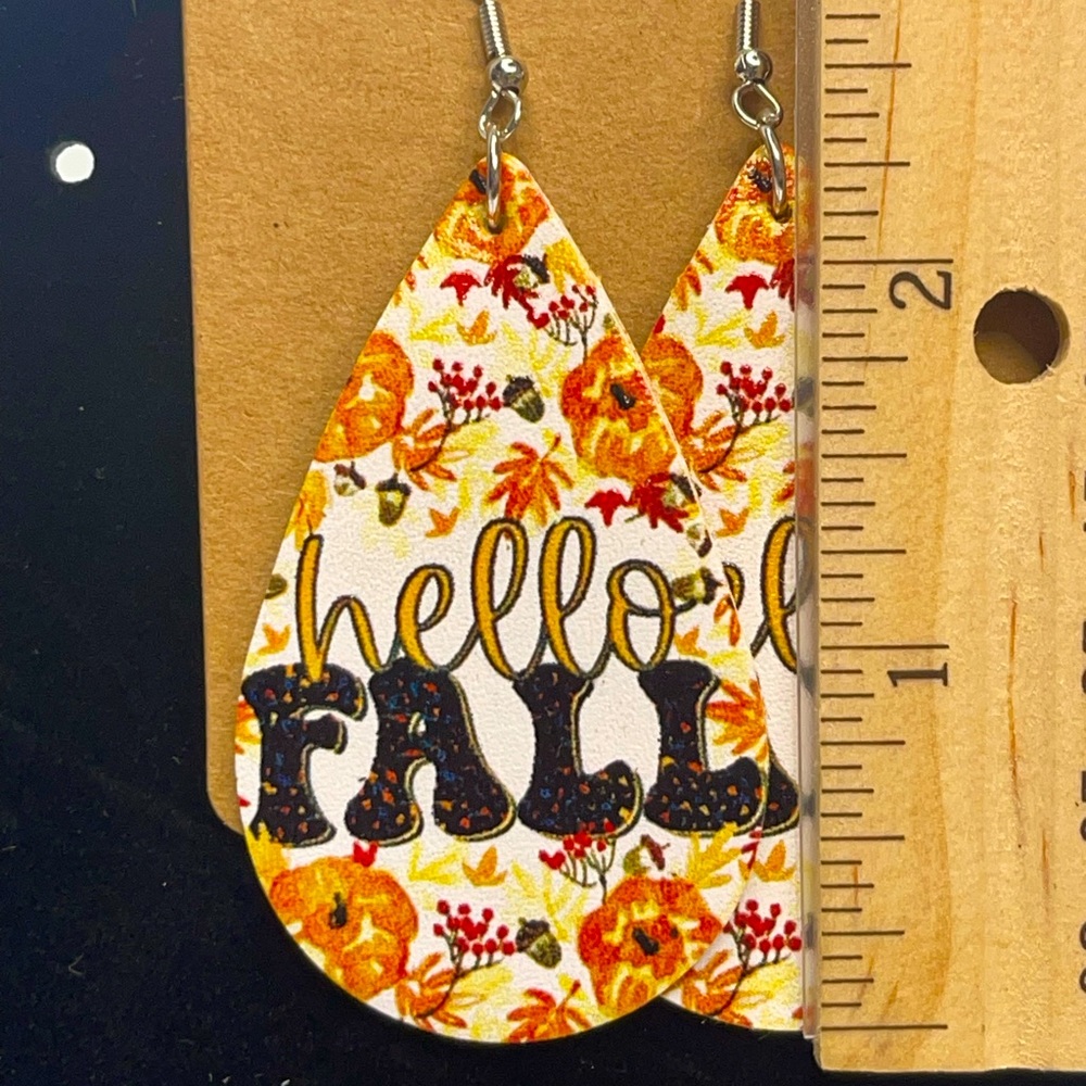 🍁🍁 NWOT Hello fall hook earrings